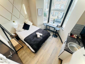 London 72 City Center Studio Top Location I